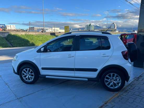 VOLKSWAGEN-CROSSFOX-2012