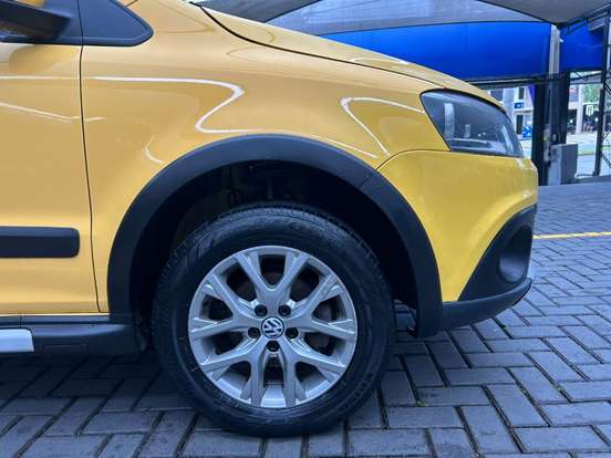 VOLKSWAGEN-CROSSFOX-2012