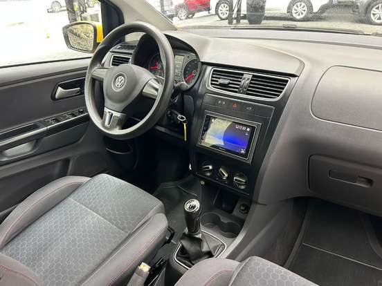 VOLKSWAGEN-CROSSFOX-2012