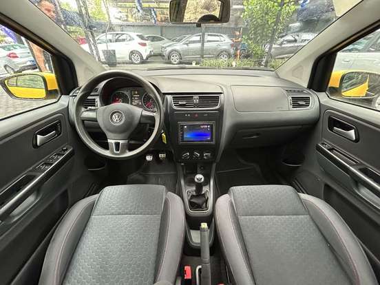 VOLKSWAGEN-CROSSFOX-2012