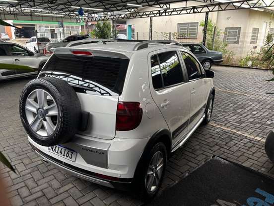 VOLKSWAGEN-CROSSFOX-2011