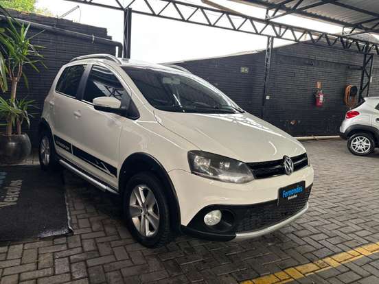 VOLKSWAGEN-CROSSFOX-2011