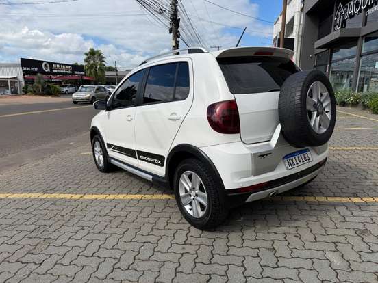 VOLKSWAGEN-CROSSFOX-2011