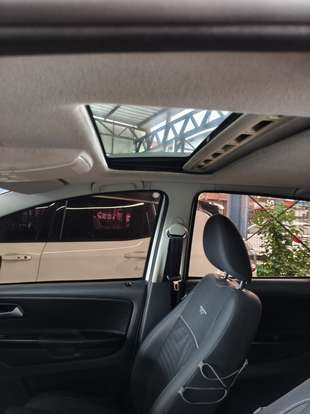 VOLKSWAGEN-CROSSFOX-2011
