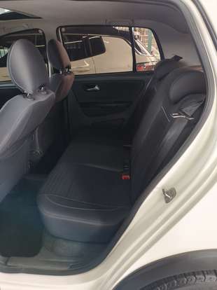 VOLKSWAGEN-CROSSFOX-2011