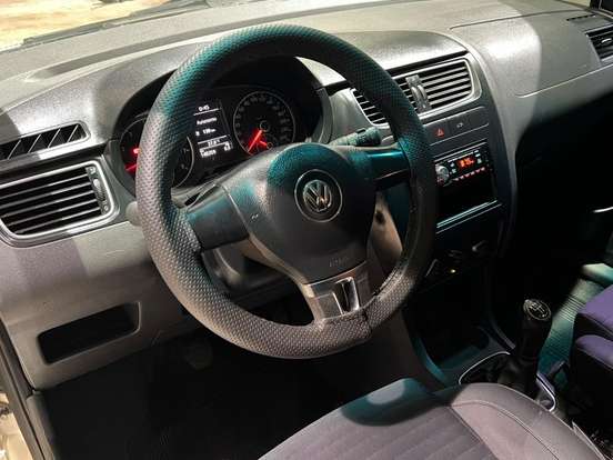 VOLKSWAGEN-CROSSFOX-2011