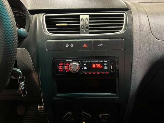 VOLKSWAGEN-CROSSFOX-2011