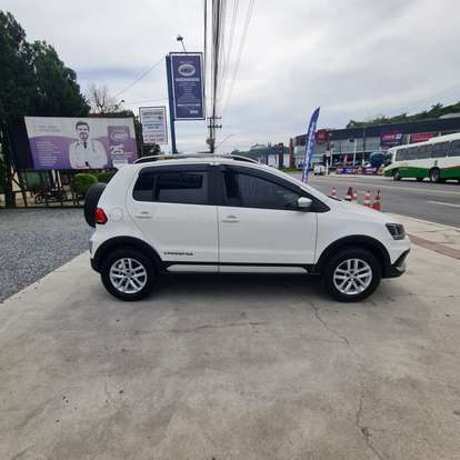 VOLKSWAGEN-CROSSFOX-2015