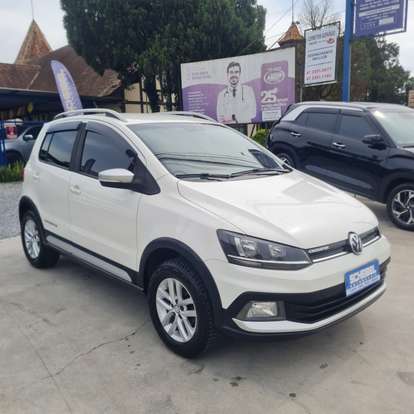 VOLKSWAGEN-CROSSFOX-2015