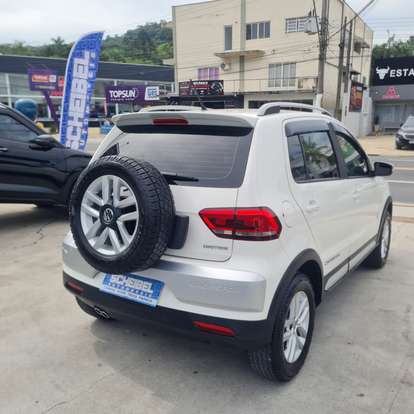 VOLKSWAGEN-CROSSFOX-2015