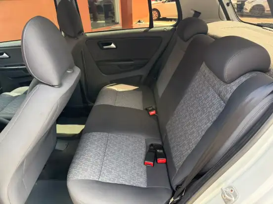 VOLKSWAGEN-FOX-2013
