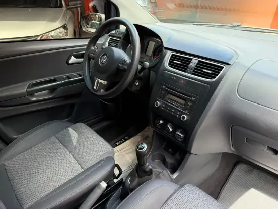 VOLKSWAGEN-FOX-2013
