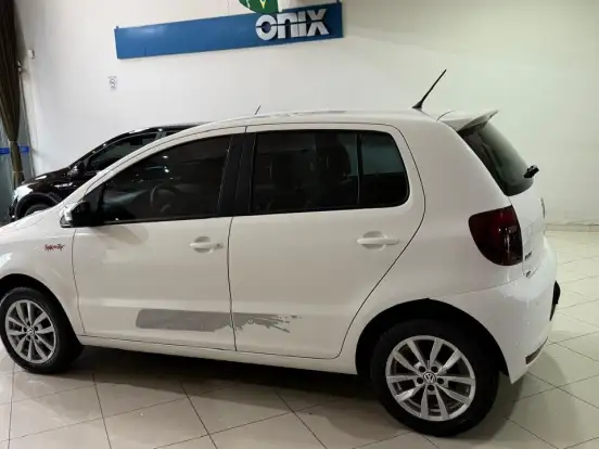 VOLKSWAGEN-FOX-1.6 MI ROCK IN RIO 8V FLEX 4P MANUAL VOLKSWAGEN-FOX-2013
