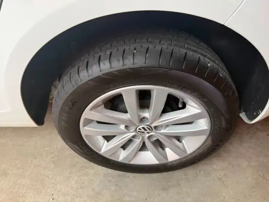 VOLKSWAGEN-FOX-2019