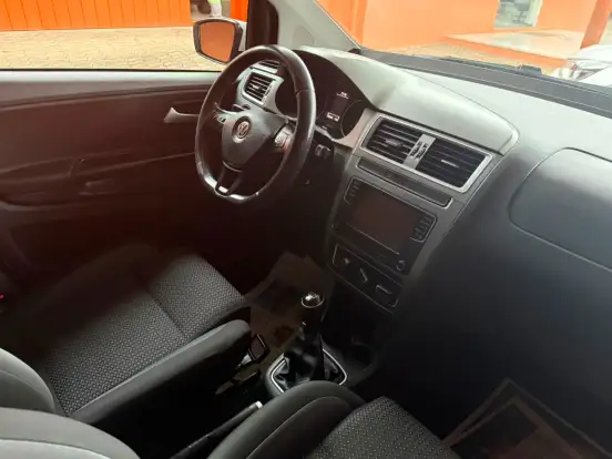 VOLKSWAGEN-FOX-2019