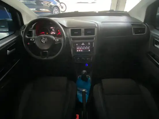 VOLKSWAGEN-FOX-2017