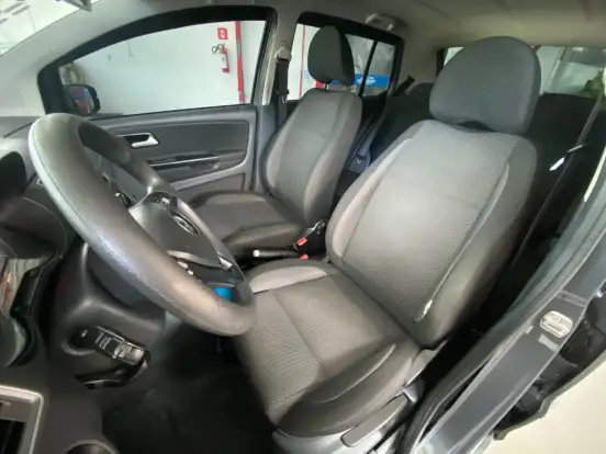 VOLKSWAGEN-FOX-1.6 MSI TOTAL FLEX CONNECT 4P MANUAL VOLKSWAGEN-FOX-2017