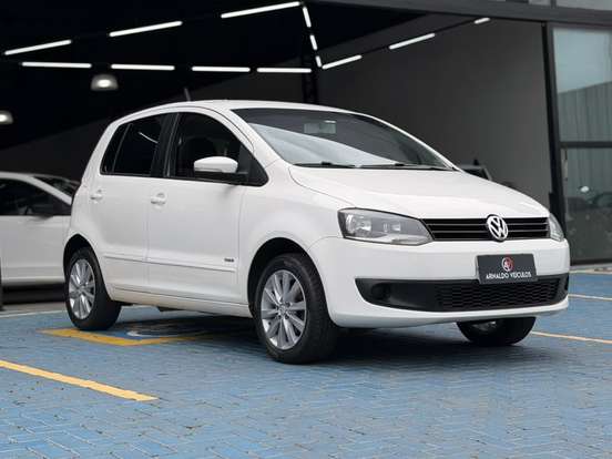 VOLKSWAGEN-FOX-1.0 MI 8V FLEX 4P MANUAL VOLKSWAGEN-FOX-2013