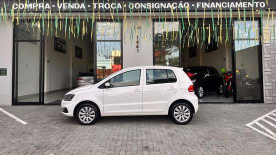 VOLKSWAGEN-FOX-2015