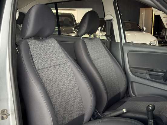 VOLKSWAGEN-FOX-2014