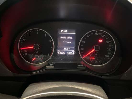 VOLKSWAGEN-FOX-1.6 MI ROCK IN RIO 8V FLEX 4P MANUAL VOLKSWAGEN-FOX-2015
