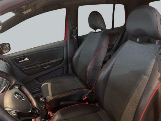 VOLKSWAGEN-FOX-2015