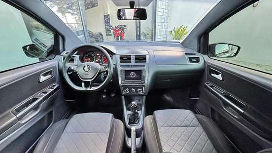 VOLKSWAGEN-FOX-2021