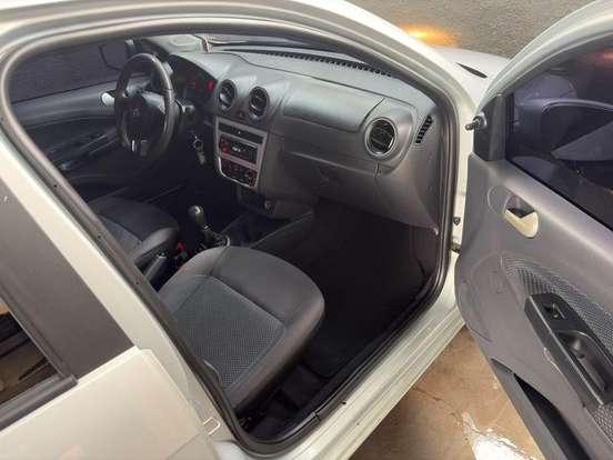 VOLKSWAGEN-GOL-2015