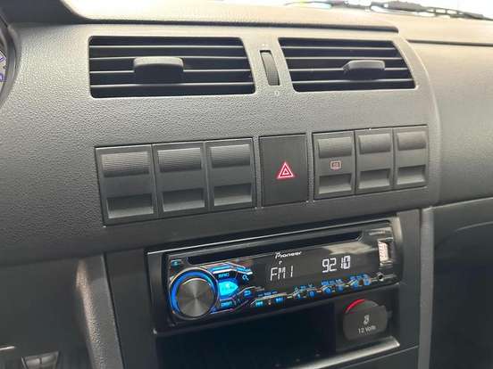 VOLKSWAGEN-GOL-2004