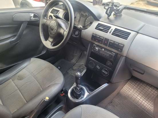 VOLKSWAGEN-GOL-2005