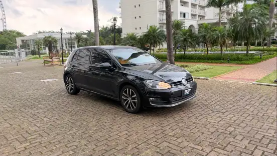 VOLKSWAGEN-GOLF-2015