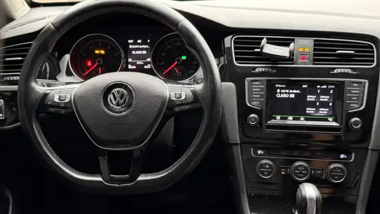 VOLKSWAGEN-GOLF-2015