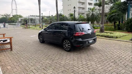 VOLKSWAGEN-GOLF-2015