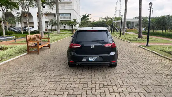 VOLKSWAGEN-GOLF-2015