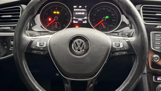VOLKSWAGEN-GOLF-2015