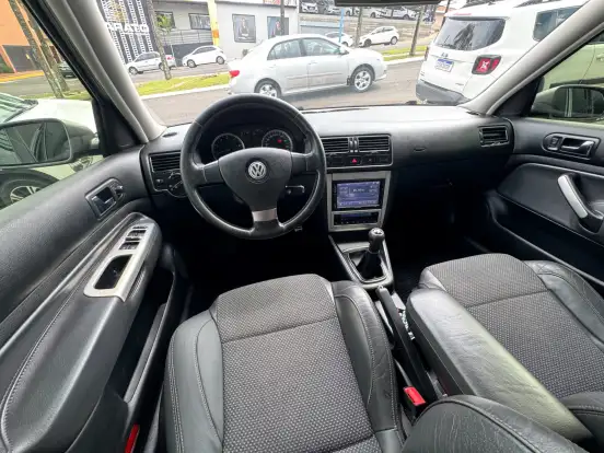 VOLKSWAGEN-GOLF-2010
