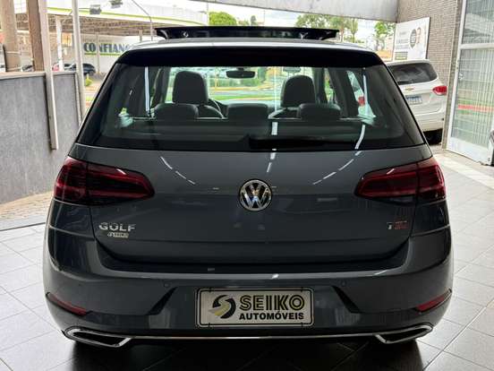 VOLKSWAGEN-GOLF-2018