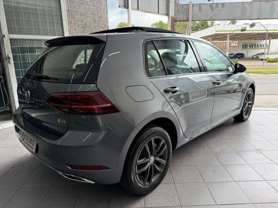 VOLKSWAGEN-GOLF-2018