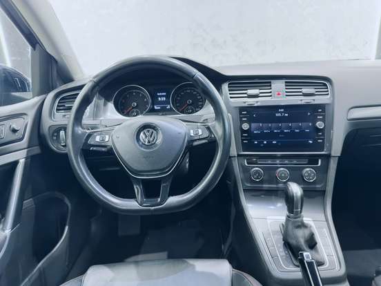 VOLKSWAGEN-GOLF-2017