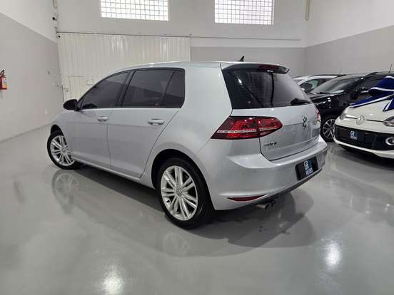 VOLKSWAGEN-GOLF-2014