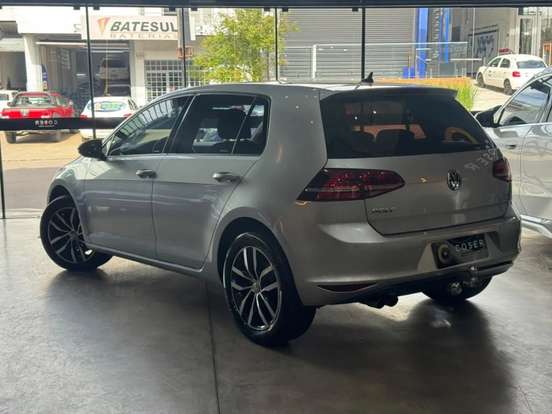 VOLKSWAGEN-GOLF-2015
