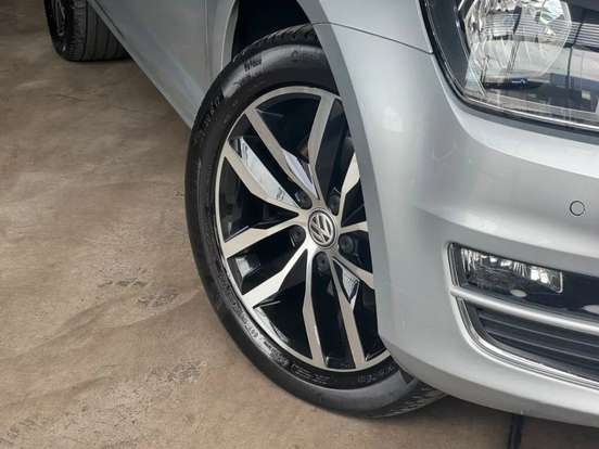 VOLKSWAGEN-GOLF-2015