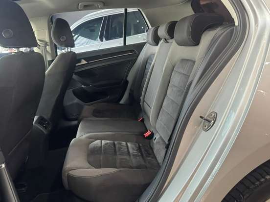 VOLKSWAGEN-GOLF-2015