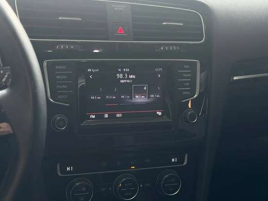 VOLKSWAGEN-GOLF-2015