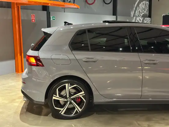 VOLKSWAGEN-GOLF-2026