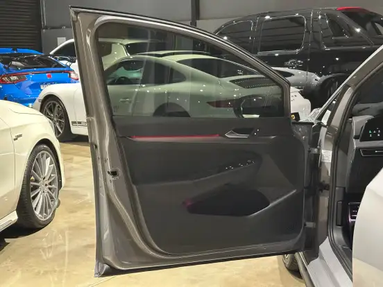 VOLKSWAGEN-GOLF-2026