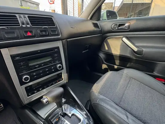 VOLKSWAGEN-GOLF-2.0 MI SPORTLINE 8V FLEX 4P TIPTRONIC VOLKSWAGEN-GOLF-2010