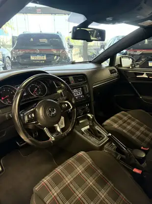 VOLKSWAGEN-GOLF-2015
