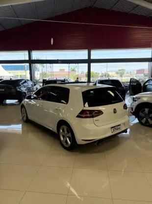 VOLKSWAGEN-GOLF-2015