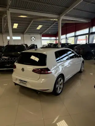 VOLKSWAGEN-GOLF-2015
